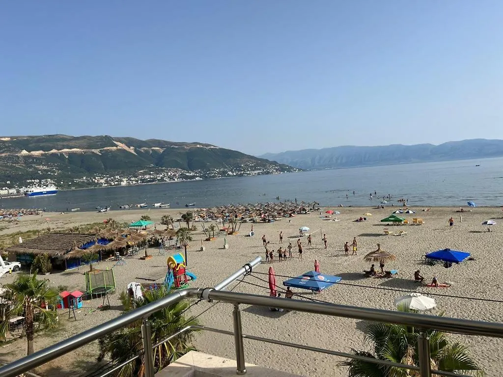 Soleil Apartment With Sunbed & Umbrella Vlorë