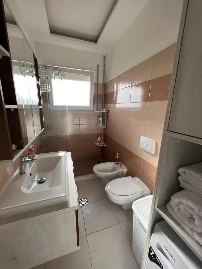 Soleil Apartment With Sunbed & Umbrella Vlorë