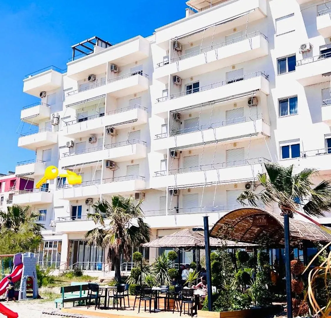 Soleil Apartment With Sunbed & Umbrella Vlore