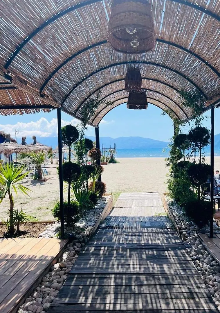 Soleil Apartment With Sunbed & Umbrella Vlora Albánia
